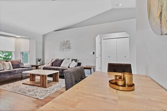 925 N Stonehenge Way in Meridian, ID - Building Photo - Building Photo