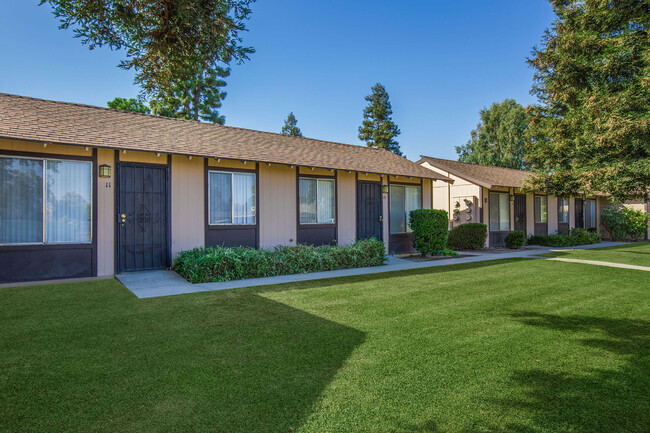 Terrace West Apartments in Bakersfield, CA - Building Photo - Building Photo