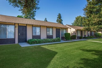 Terrace West Apartments in Bakersfield, CA - Foto de edificio - Building Photo