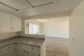 220 N Myers St, Unit B in Burbank, CA - Building Photo - Building Photo