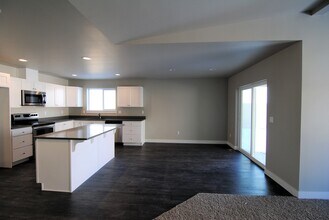 2285 2nd St SE in East Wenatchee, WA - Building Photo - Building Photo