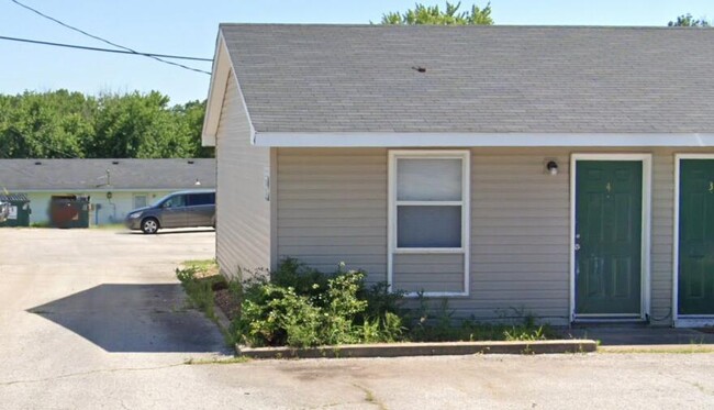property at 708 W Cunningham Dr
