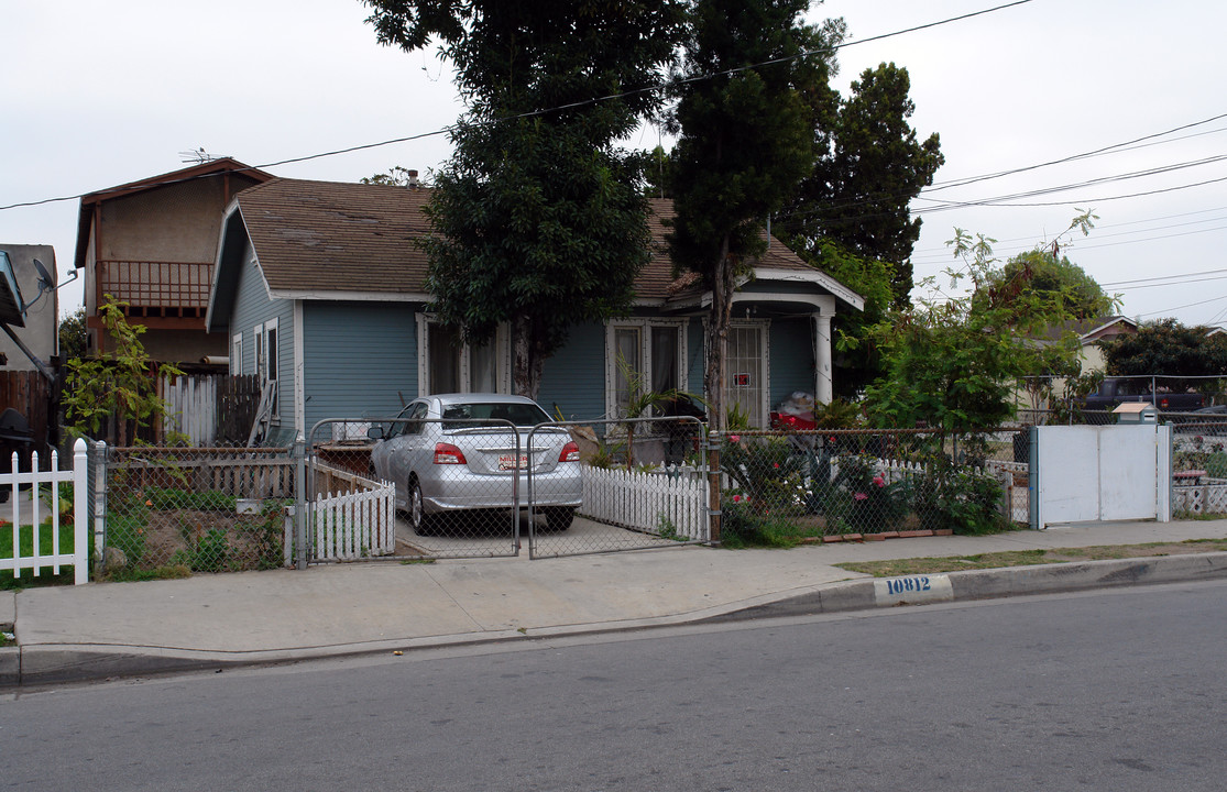 10812-10814 Larch Ave in Inglewood, CA - Building Photo