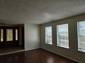 900 Shadow Tree Way in Virginia Beach, VA - Foto de edificio - Building Photo