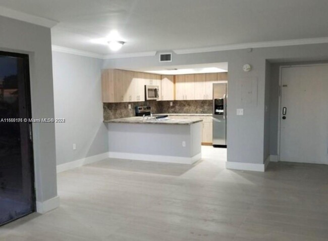 10847 NW 7th St, Unit 16 in Miami, FL - Building Photo - Building Photo