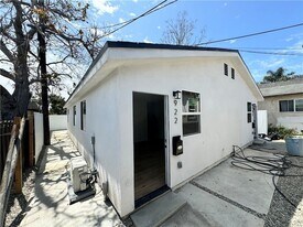 922 E Lanzit Ave in Los Angeles, CA - Building Photo