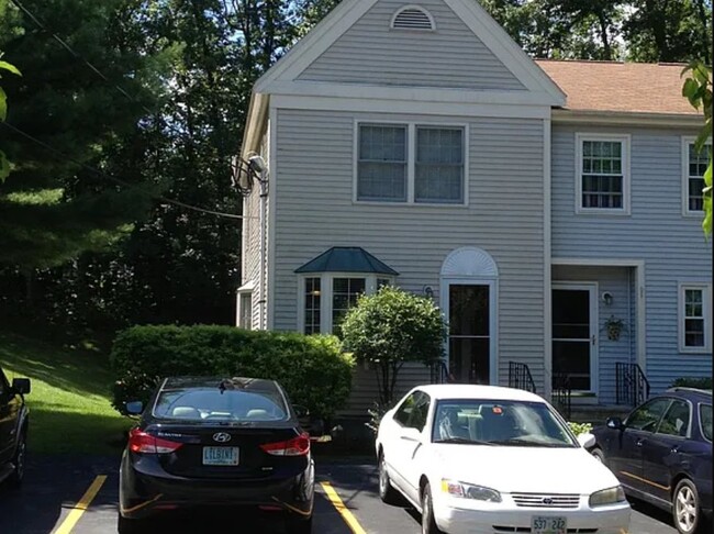 711 Fox Hollow Way in Manchester, NH - Building Photo - Building Photo