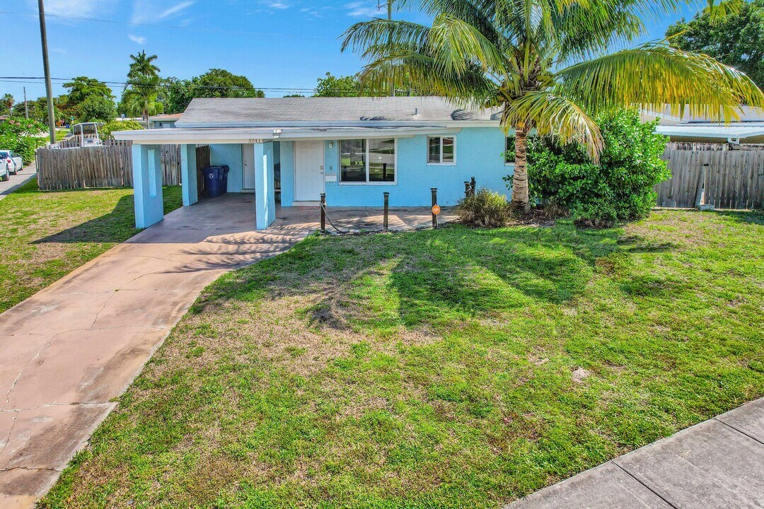 3241 SW 19th St in Fort Lauderdale, FL - Building Photo