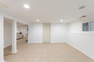 5320 W Winnemac Ave in Chicago, IL - Building Photo - Building Photo