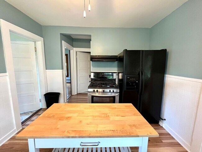 33 Noble St in Westfield, MA - Building Photo - Building Photo