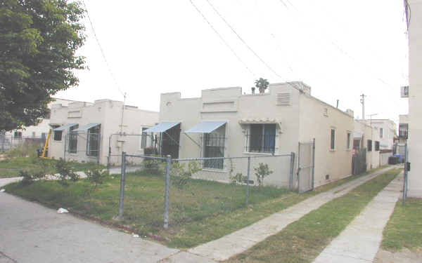 1435-1439 1/2 Echo Park Ave in Los Angeles, CA - Building Photo