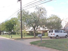 Bernard St. Duplexes in Denton, TX - Foto de edificio - Building Photo