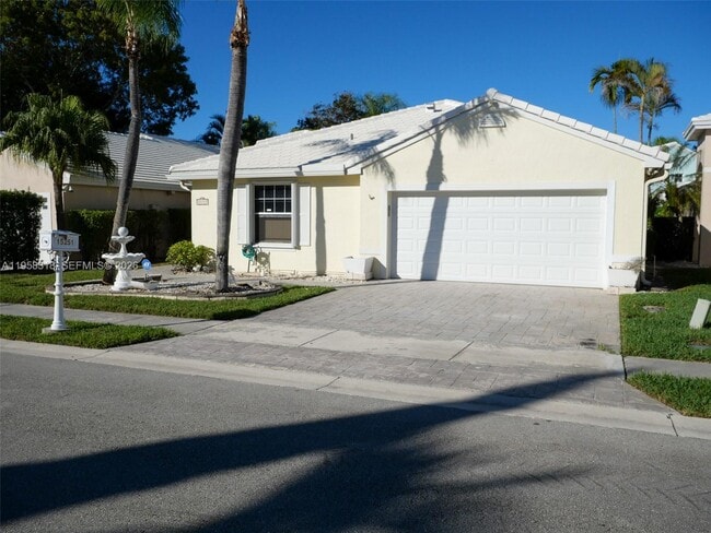 15251 12th Blvd in Pembroke Pines, FL - Building Photo - Building Photo