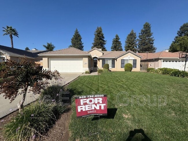 property at 5520 W La Vida Ct