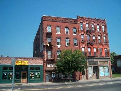 321-323 Main St in Holyoke, MA - Foto de edificio