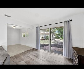 4280 Island Cir in Ft. Myers, FL - Building Photo - Building Photo
