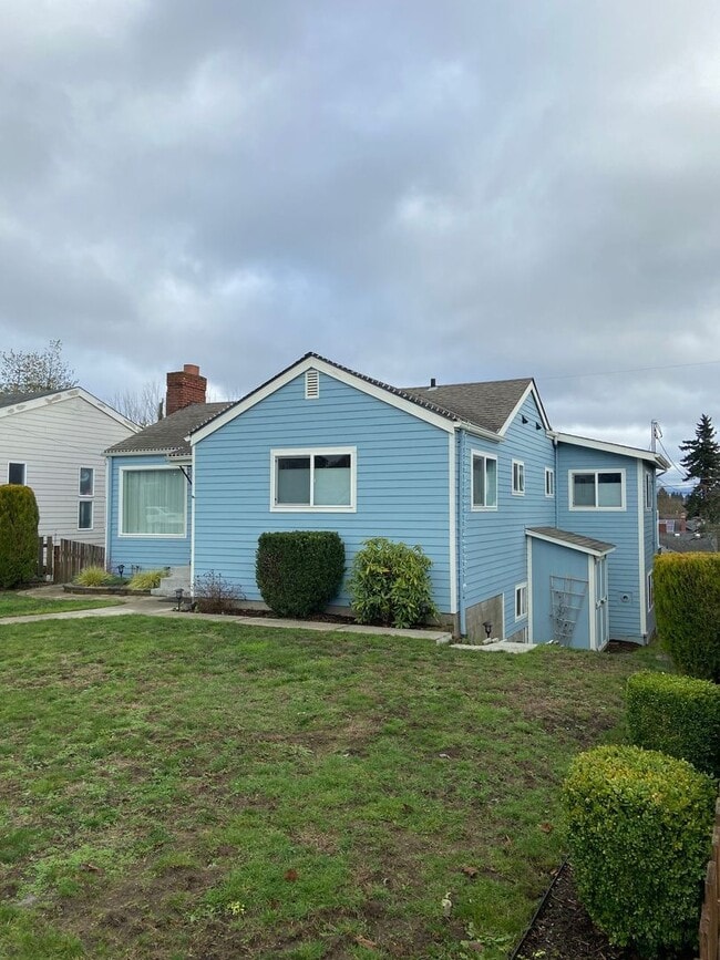 8640 36th Ave SW in Seattle, WA - Building Photo - Building Photo
