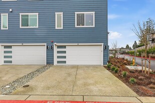 3702 W Mukilteo Blvd, Unit A in Everett, WA - Building Photo