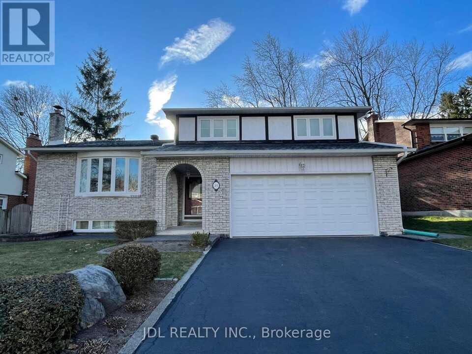 39 Bakerdale Rd in Markham, ON - Building Photo