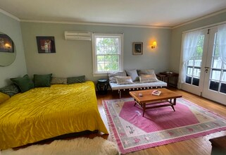 1975 Houston Rd in Phoenix, OR - Building Photo - Building Photo