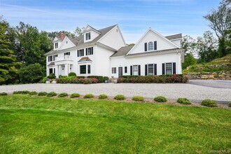 487 Bedford Center Rd in Bedford, NY - Building Photo - Building Photo