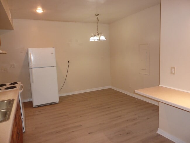 27 Acker St W, Unit #1 in St. Paul, MN - Foto de edificio - Building Photo