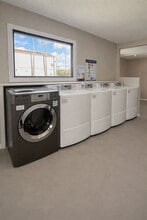 Valhalla Apartments in Corpus Christi, TX - Foto de edificio - Building Photo