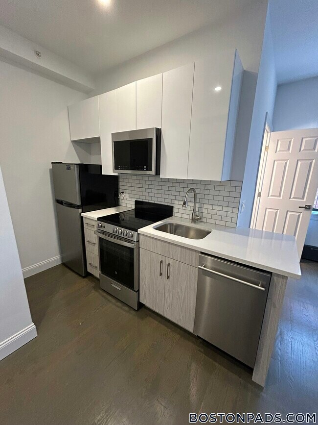 11 Queensberry St in Boston, MA - Building Photo - Building Photo
