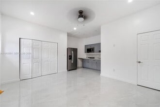 1205 SE 7th Ct in Homestead, FL - Building Photo - Building Photo