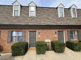 1116 Magical Way in Sugar Hill, GA - Building Photo