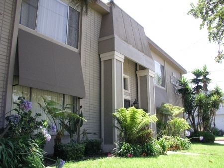 Imperial Crest Apartments in El Segundo, CA - Building Photo