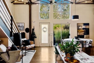 3033 Blake St, Unit 124 in Denver, CO - Foto de edificio - Building Photo