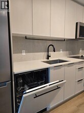 3075 Murray St in Port Moody, BC - Building Photo - Building Photo