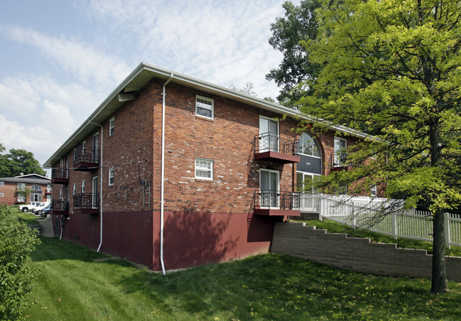 Ashby Square Apartments in Overland, MO - Building Photo - Building Photo