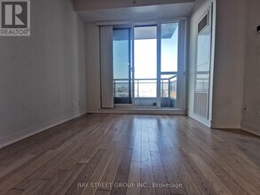 9205 Yonge St in Richmond Hill, ON - Building Photo - Building Photo