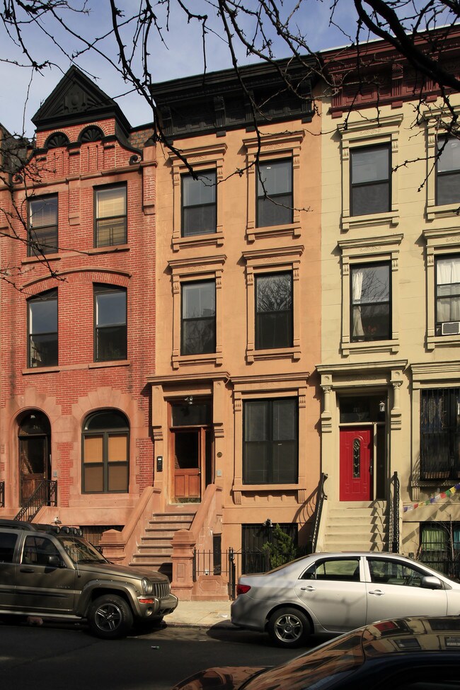 239 W 132nd St in New York, NY - Building Photo - Building Photo