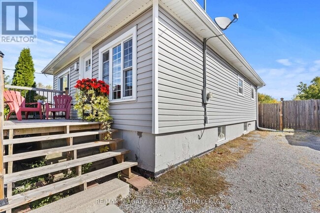 35 Leeper St in St Catharines, ON - Building Photo - Building Photo
