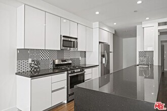 1868 Kelton Ave in Los Angeles, CA - Building Photo - Building Photo