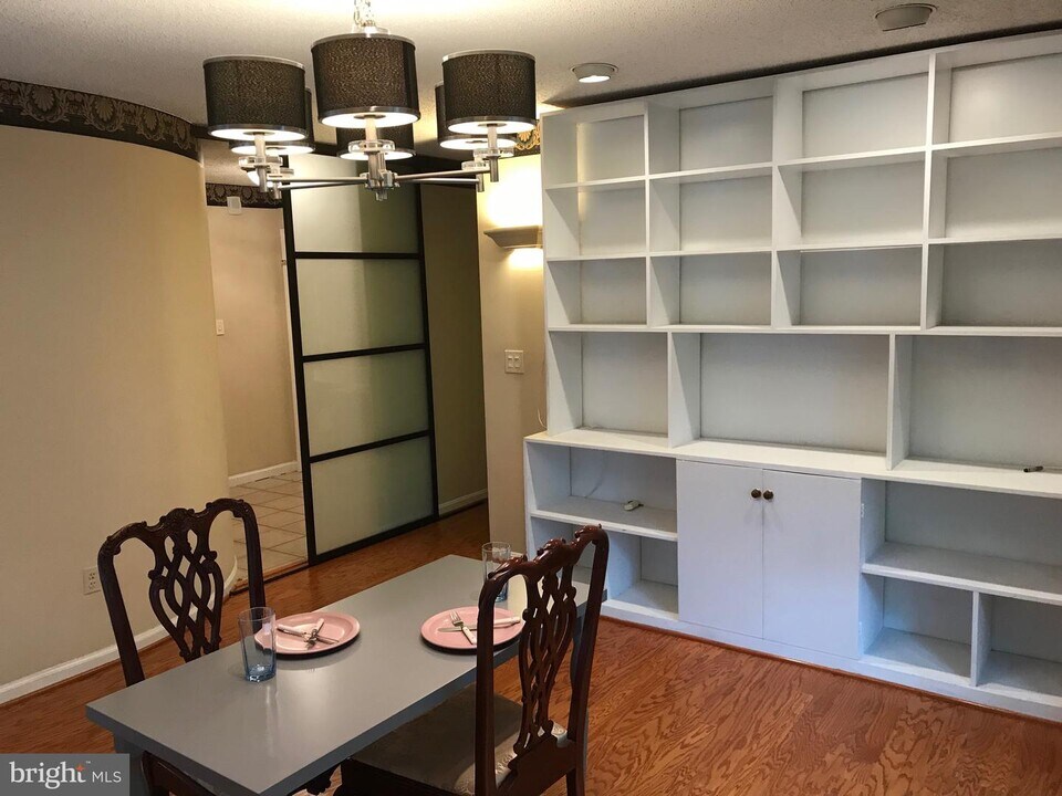 1101 S Arlington Ridge Rd-Unit -101 in Arlington, VA - Building Photo