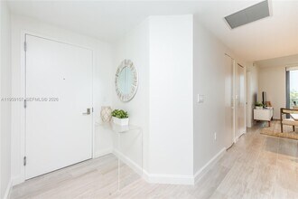 55 SW 9th St, Unit 1010 in Miami, FL - Building Photo - Building Photo