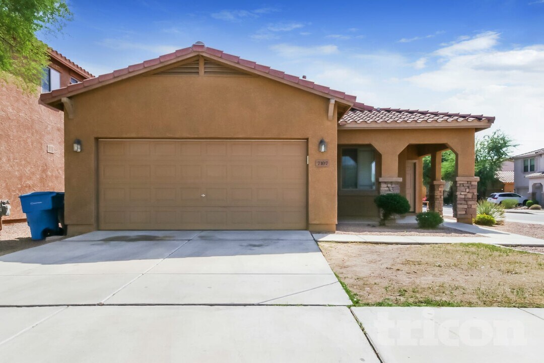 7107 W St Catherine Ave in Phoenix, AZ - Building Photo