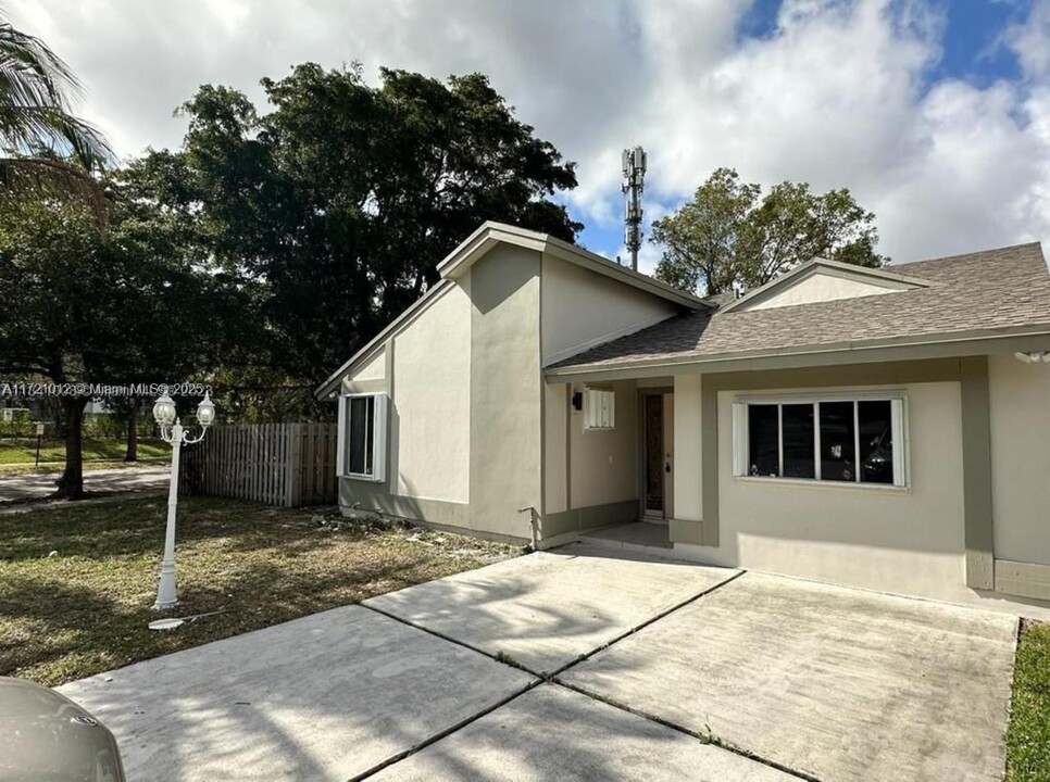 1770 SW 87th Terrace in Miramar, FL - Building Photo