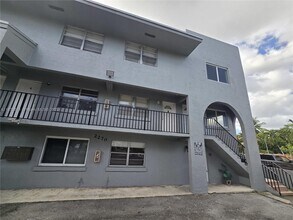 2270 W 54th Pl in Hialeah, FL - Building Photo - Building Photo