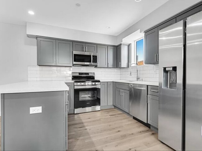 4537 W 18th St in Los Angeles, CA - Building Photo - Building Photo