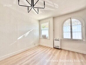 300 N Bonnie Brae St in Los Angeles, CA - Building Photo - Building Photo