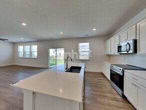 300 Pne Hl Ct in Delaware, OH - Building Photo - Building Photo