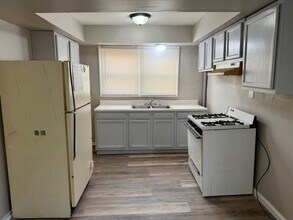 97 Fairgrove St in Pontiac, MI - Building Photo - Building Photo