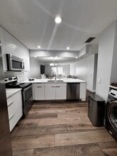 68 Mahoris Dr in Royal Palm Beach, FL - Building Photo - Building Photo