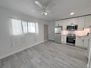 319 Beach Rd in Sarasota, FL - Building Photo - Building Photo