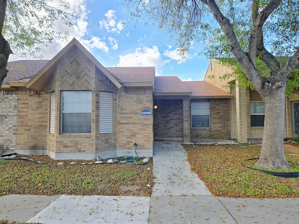 2125 Shadowbrook Cir in Harlingen, TX - Building Photo